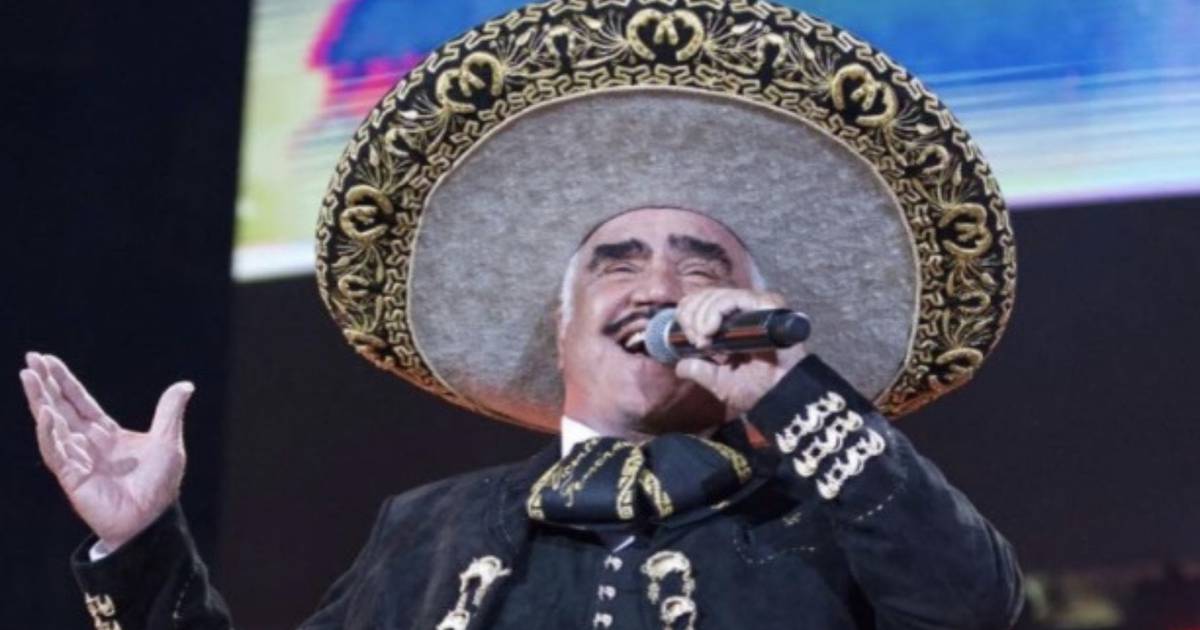 ‘No vino’: Presentador en los Grammy esperó a que Vicente Fernández recibiera su premio