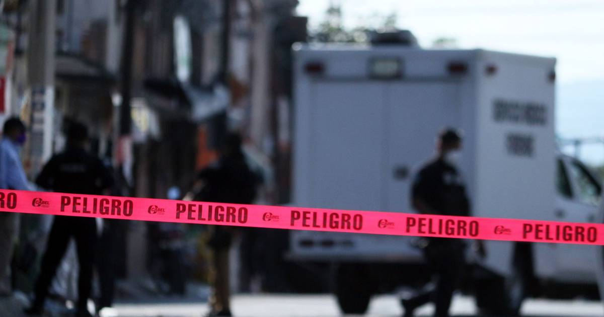 Hallan fosa clandestina con 11 cuerpos en José Sixtos Verduzco, Michoacán