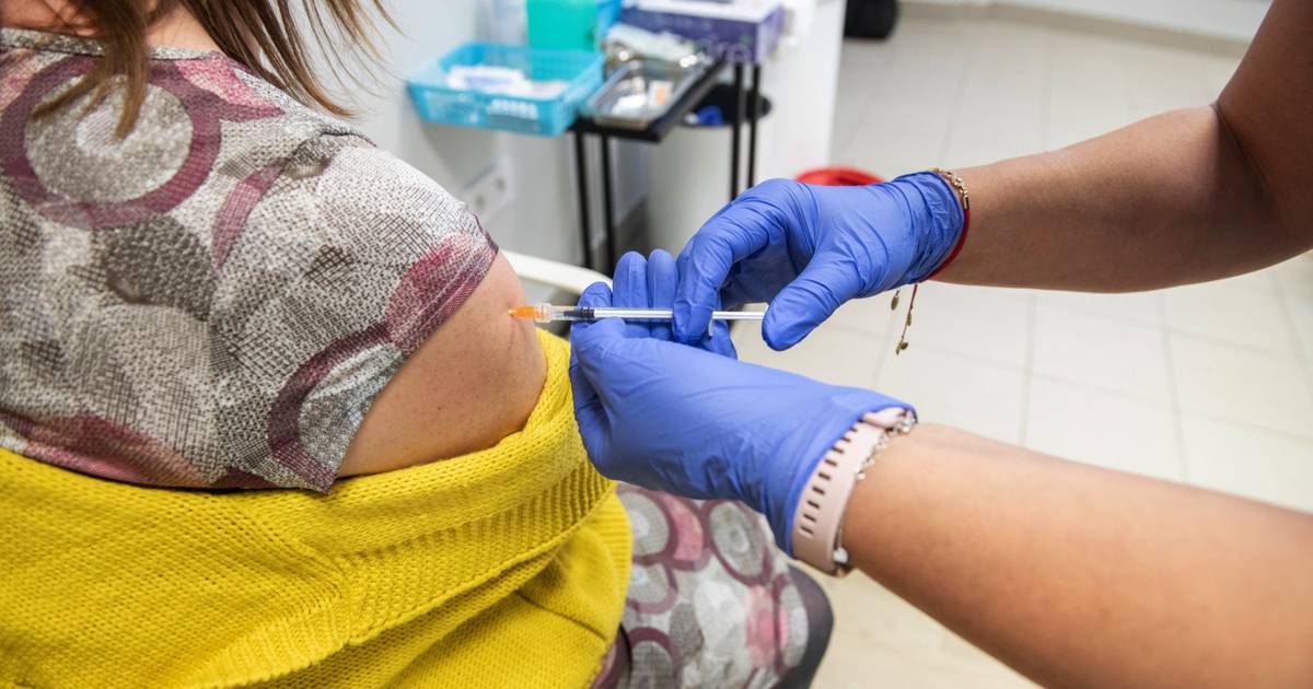 Moderna trabaja en vacuna COVID que combata especialmente a ómicron