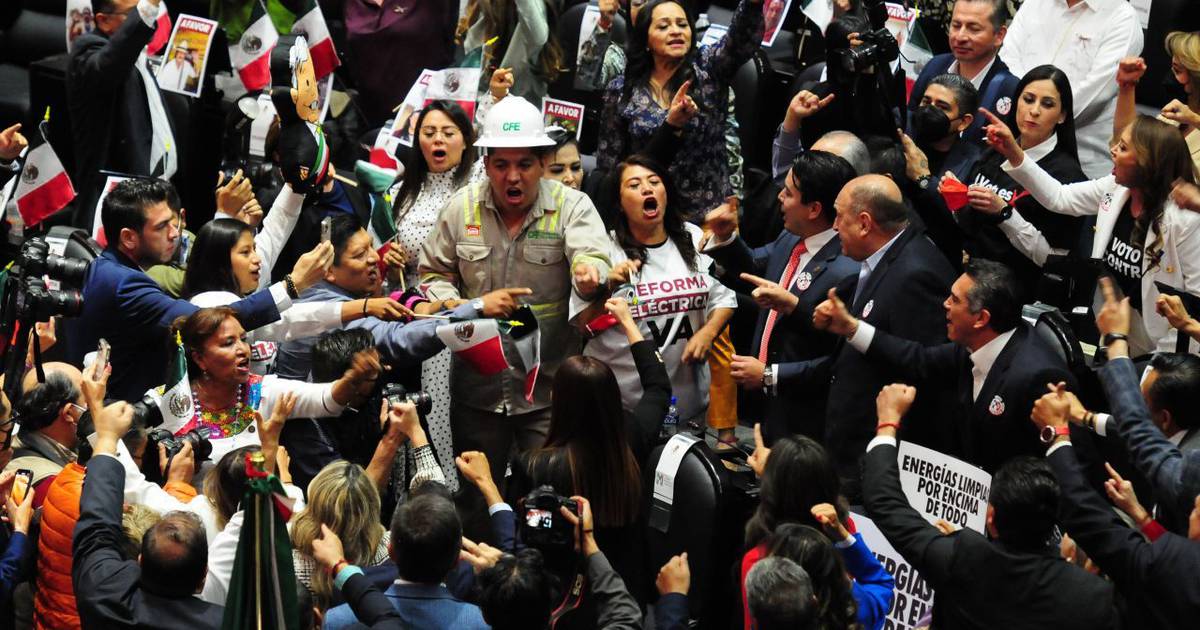 ¡'Es un honor estar con Obrador’!: Diputados replican ante rechazo a la reforma eléctrica