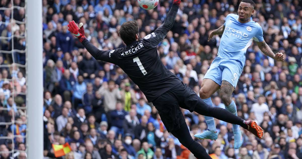 ‘Como una pelea de boxeo’: Manchester City sigue líder tras empate 2-2 con Liverpool