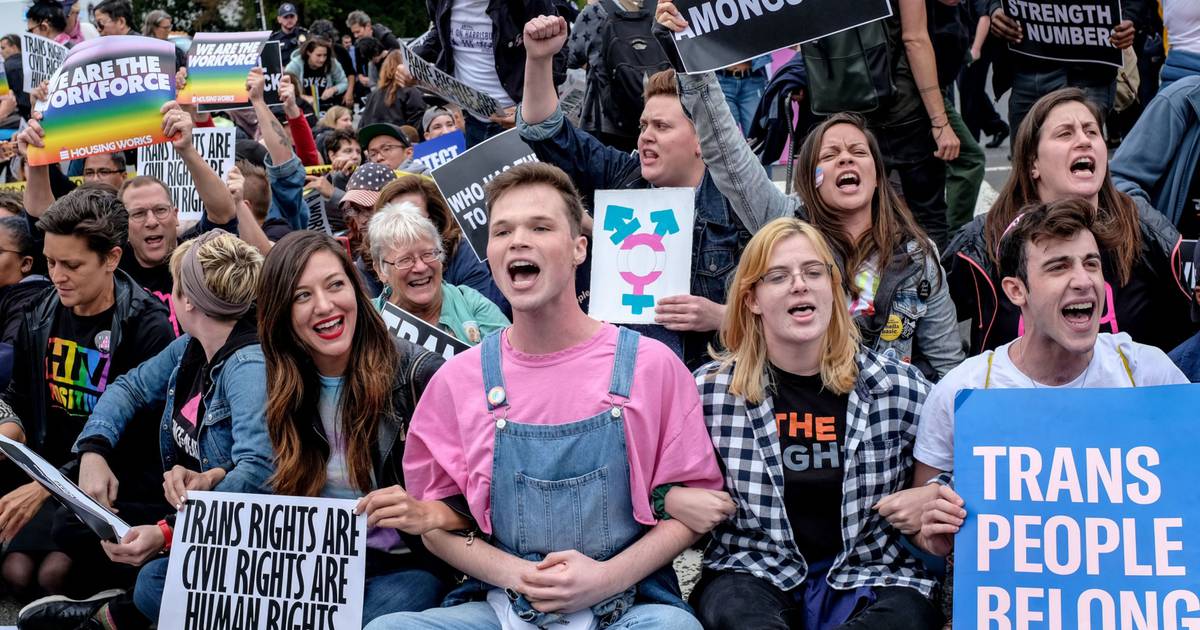 Adolescentes trans resisten a leyes que bloquean acceso a medicamentos en EU