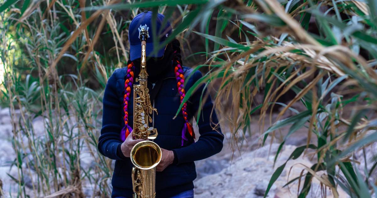 María Elena Ríos, saxofonista atacada con ácido, denuncia que le reducirán medidas de protección