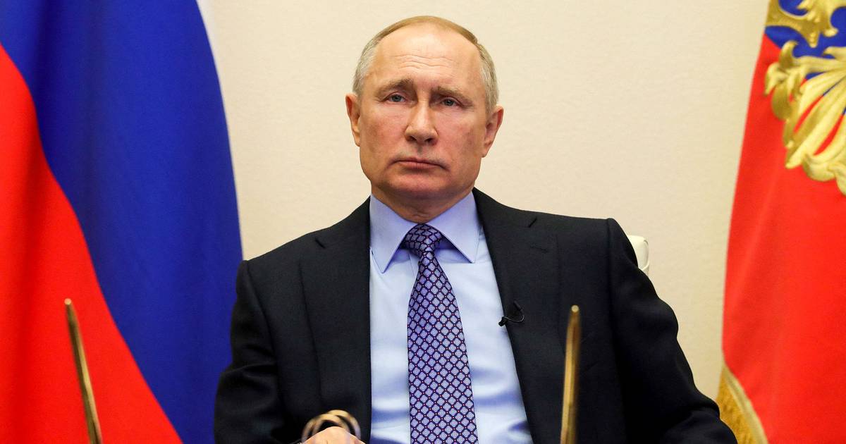 Putin condecora a unidad militar acusada de participar en masacre de Bucha