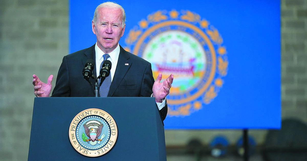 La Casa Blanca estudia apelar el fallo que quitó el cubrebocas obligatorio