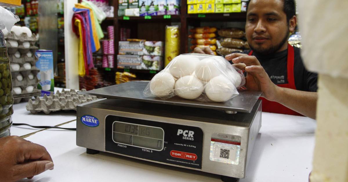 No más ‘huevito’ para desayunar: Inflación dispara su precio en marzo