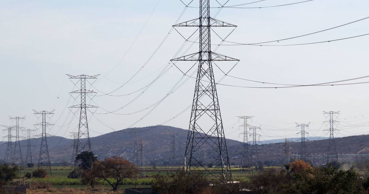 AMLO encarga al próximo candidato de Morena una nueva reforma eléctrica