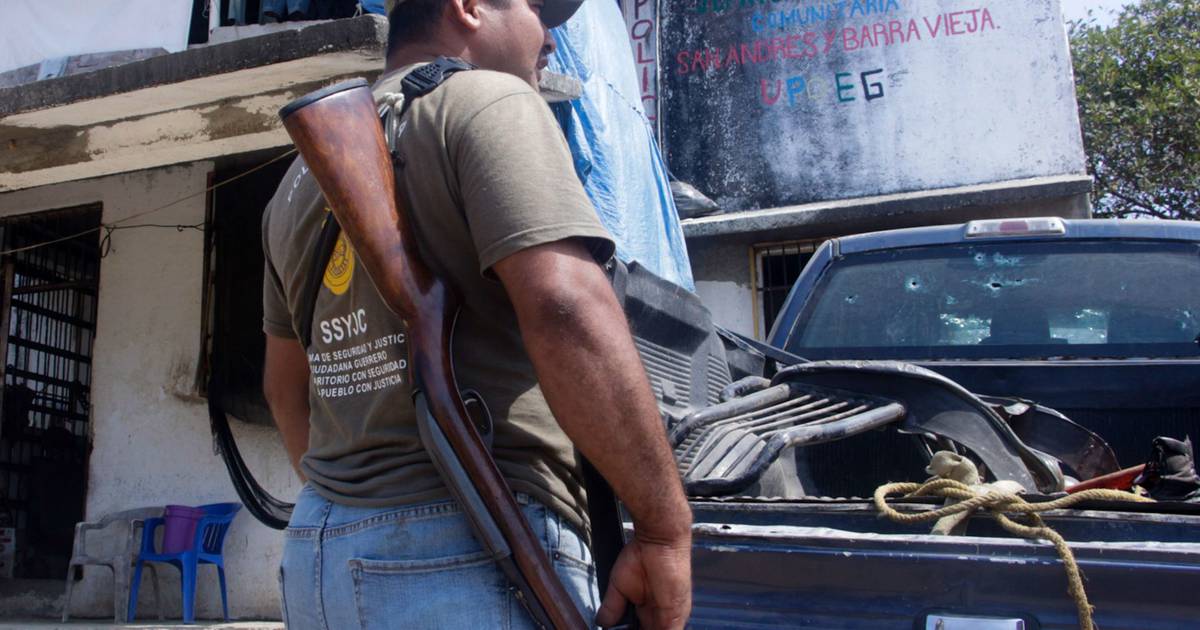 Denuncian ‘complicidad institucional’ para desaparecer policía comunitaria en Guerrero