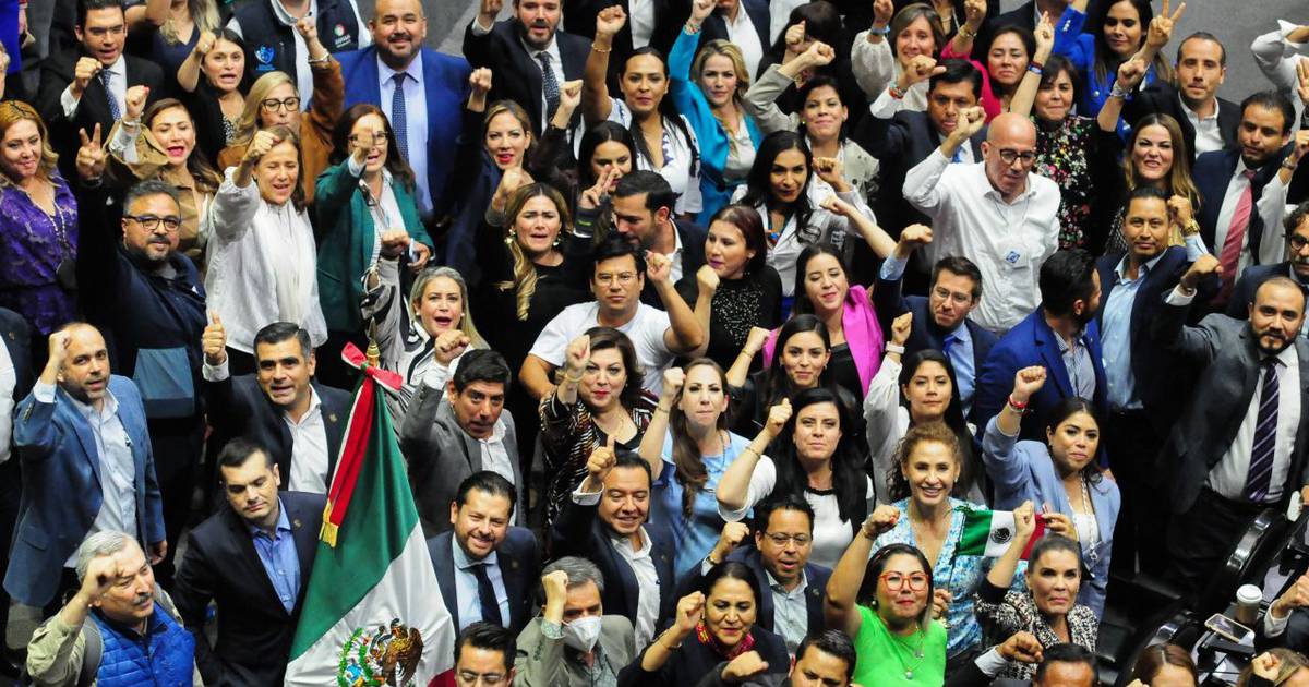 Oposición unida recobra la Presidencia de México