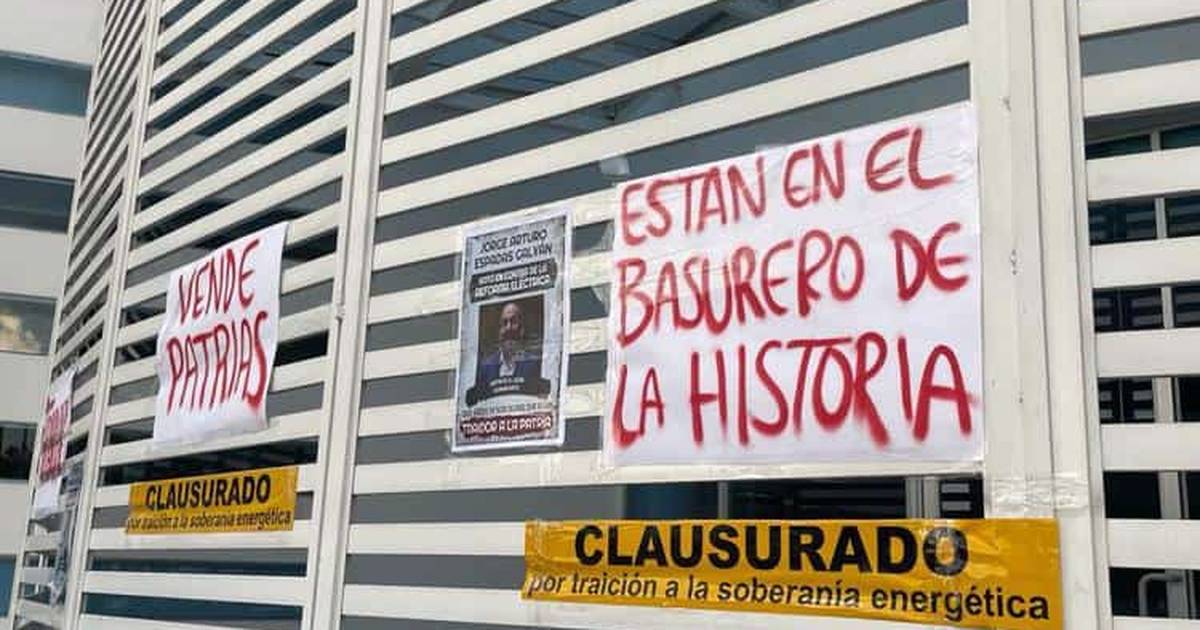 Simpatizantes de Morena arremeten las oficinas del PAN en León por voto en la reforma eléctrica