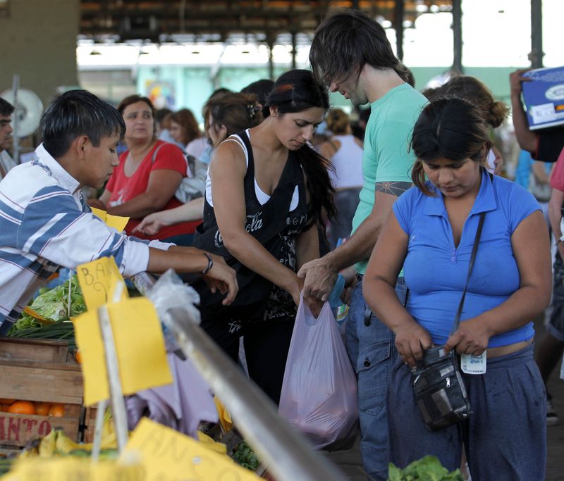 “Fábrica de pobres a full”: la oposición criticó al gobierno de Alberto Fernández y Cristina Kirchner por el nuevo dato negativo de inflación