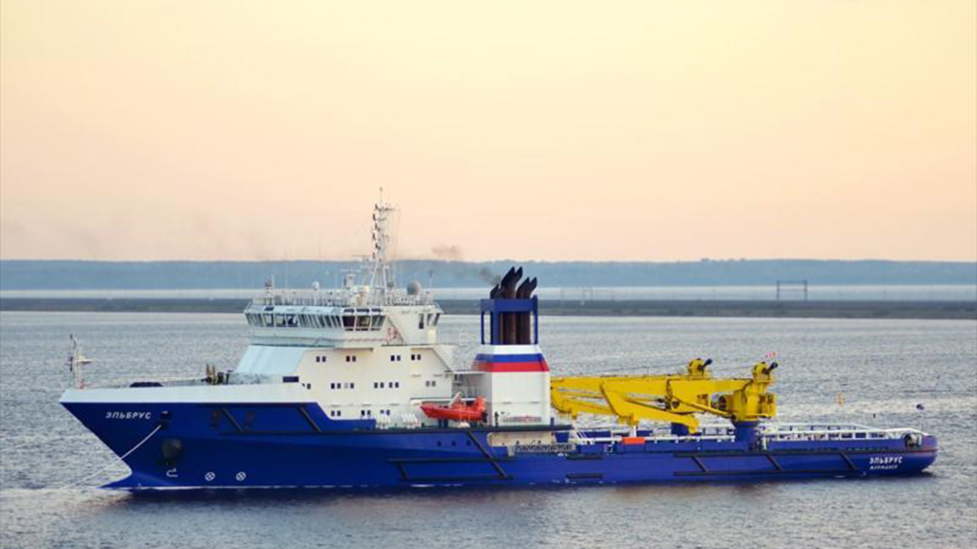 Un buque de Rusia en el mar Negro está en llamas tras un ataque ucraniano