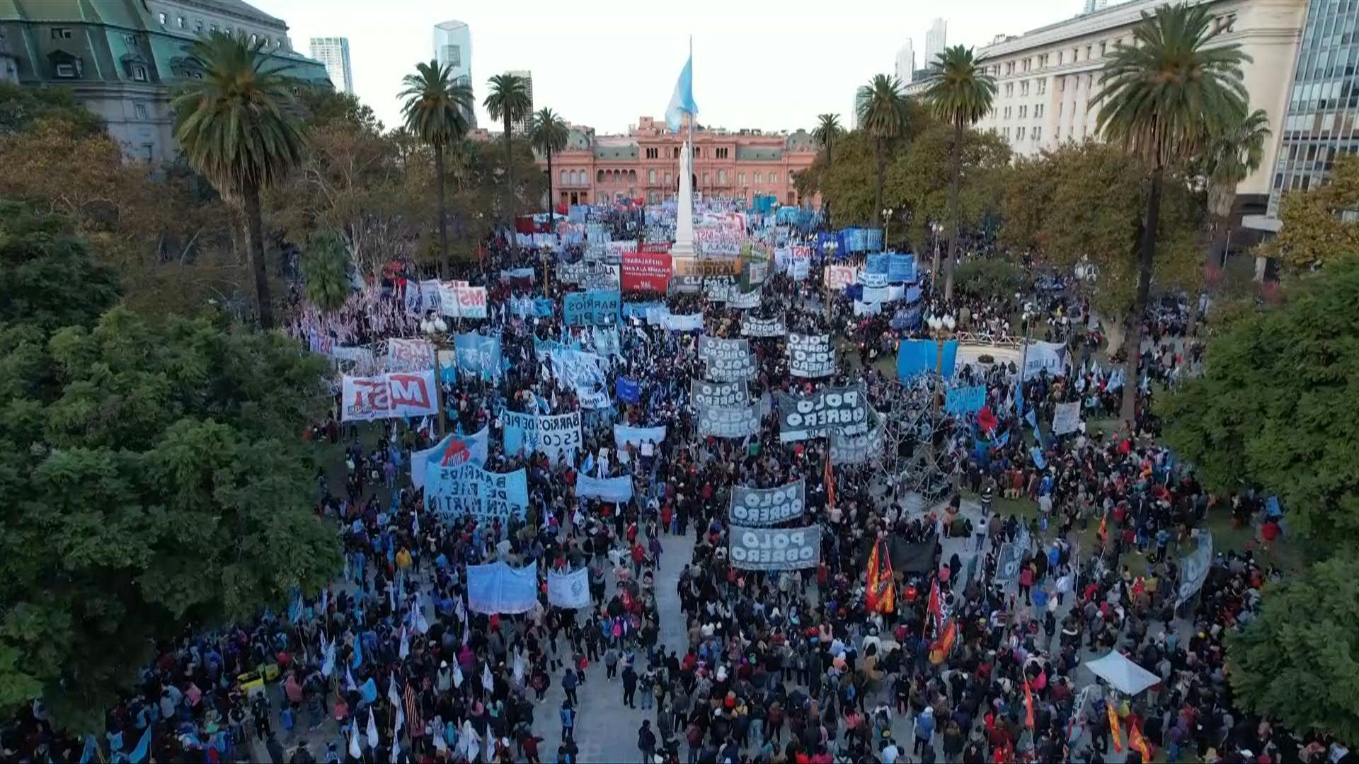 Marcha en Argentina por más trabajo y mejores salarios frente a una inflación desbordada