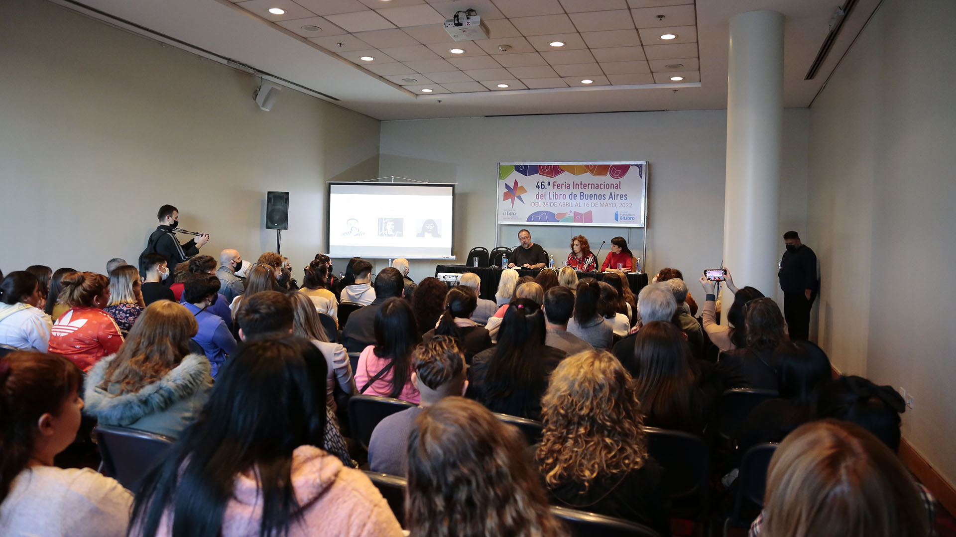 “Es lo que quería, que se escuchara mi voz”: el detrás de escena del libro que repara a las víctimas de abuso sexual infantil