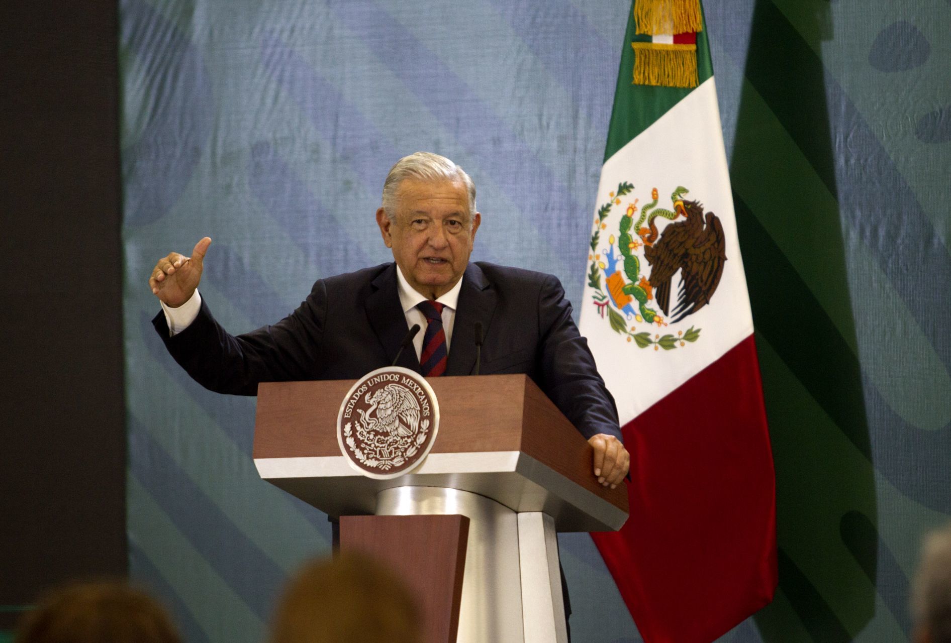 AMLO justifica la baja producción de Pemex por el cuidado al medio ambiente