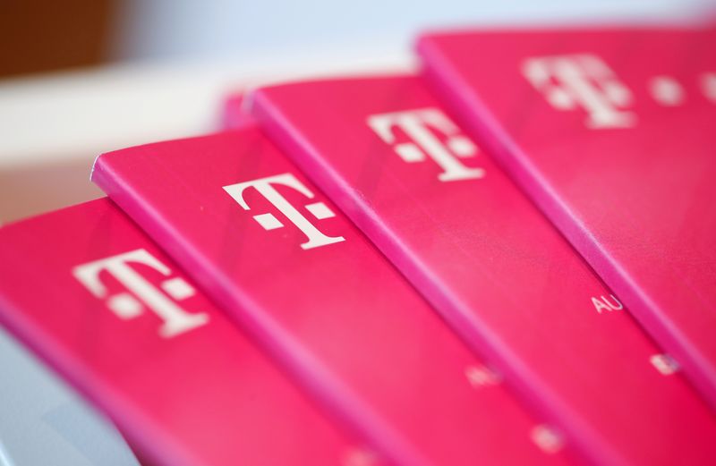 Deutsche Telekom eleva previsiones tras superar expectativas de resultados