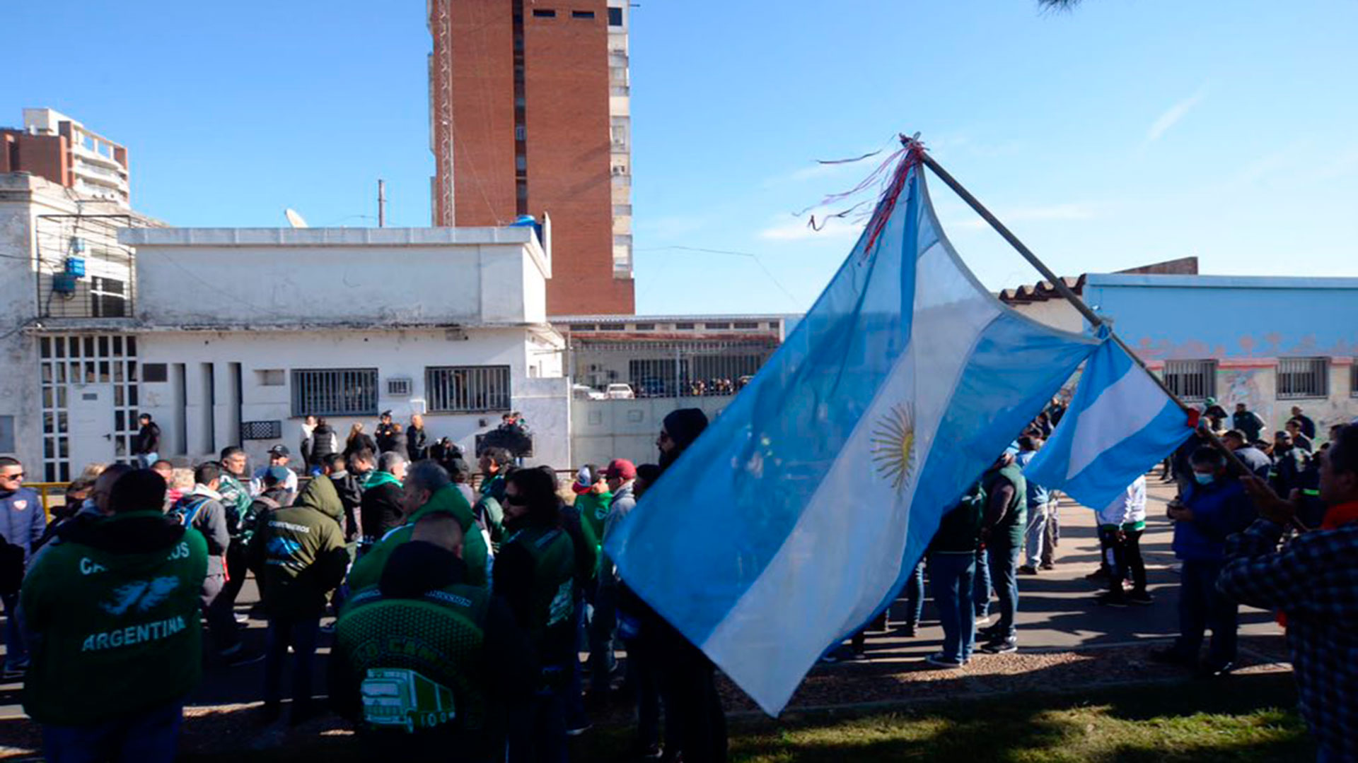 Quién será el juez que decidirá la prisión preventiva de los gremialistas de Camioneros