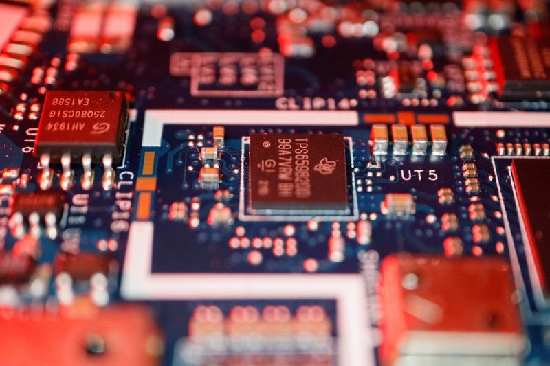 EEUU y la UE tratarán de evitar una carrera de subvenciones en la producción de chips -responsable