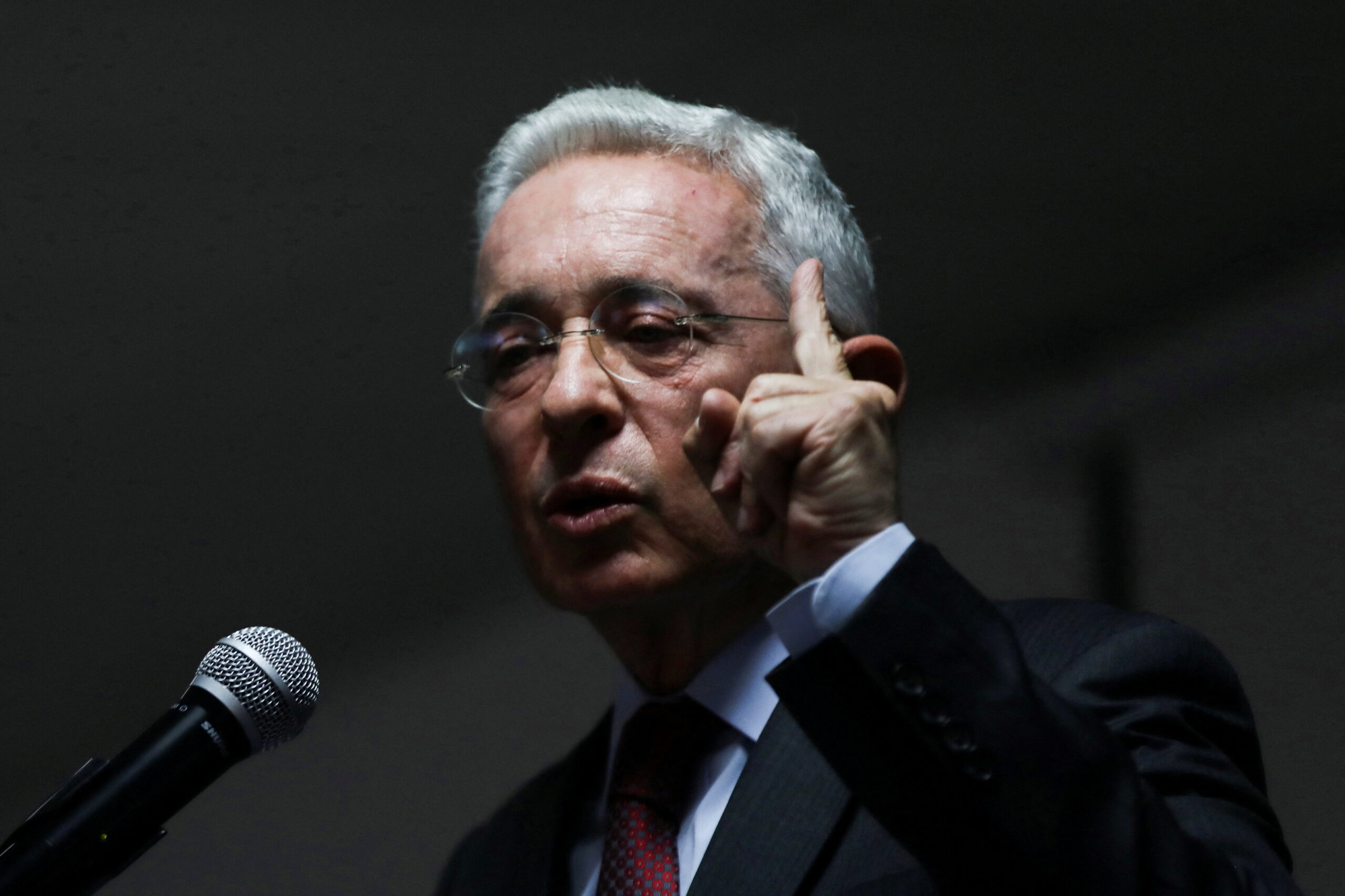 “La Comisión de la Verdad tiene patente para mentir, calumniar y abusar”: Álvaro Uribe