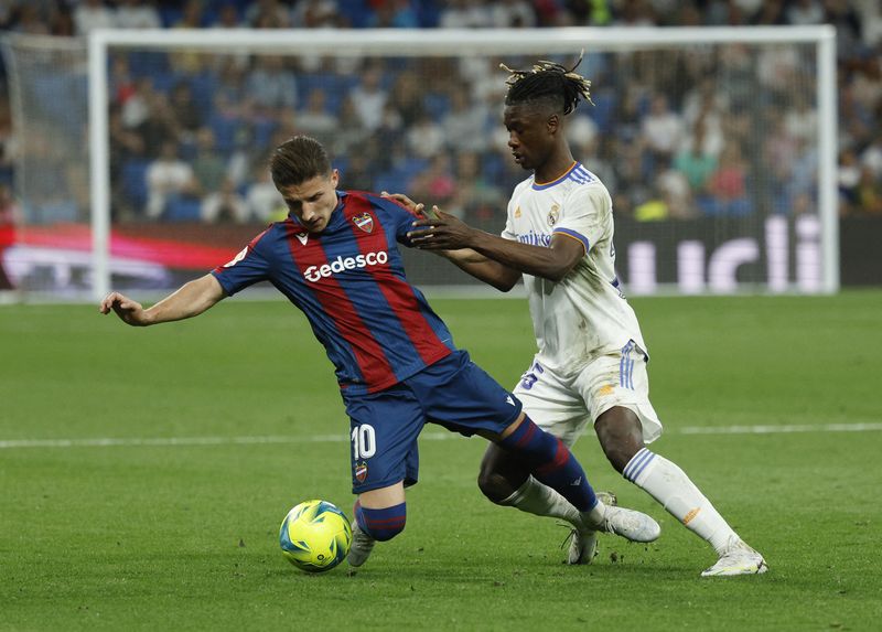 El Levante desciende tras ser demolido 6-0 por el Real Madrid