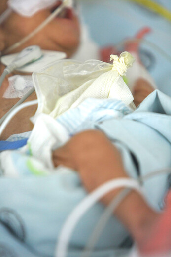 Murió bebé que habría sido abusado por su padrastro en Medellín