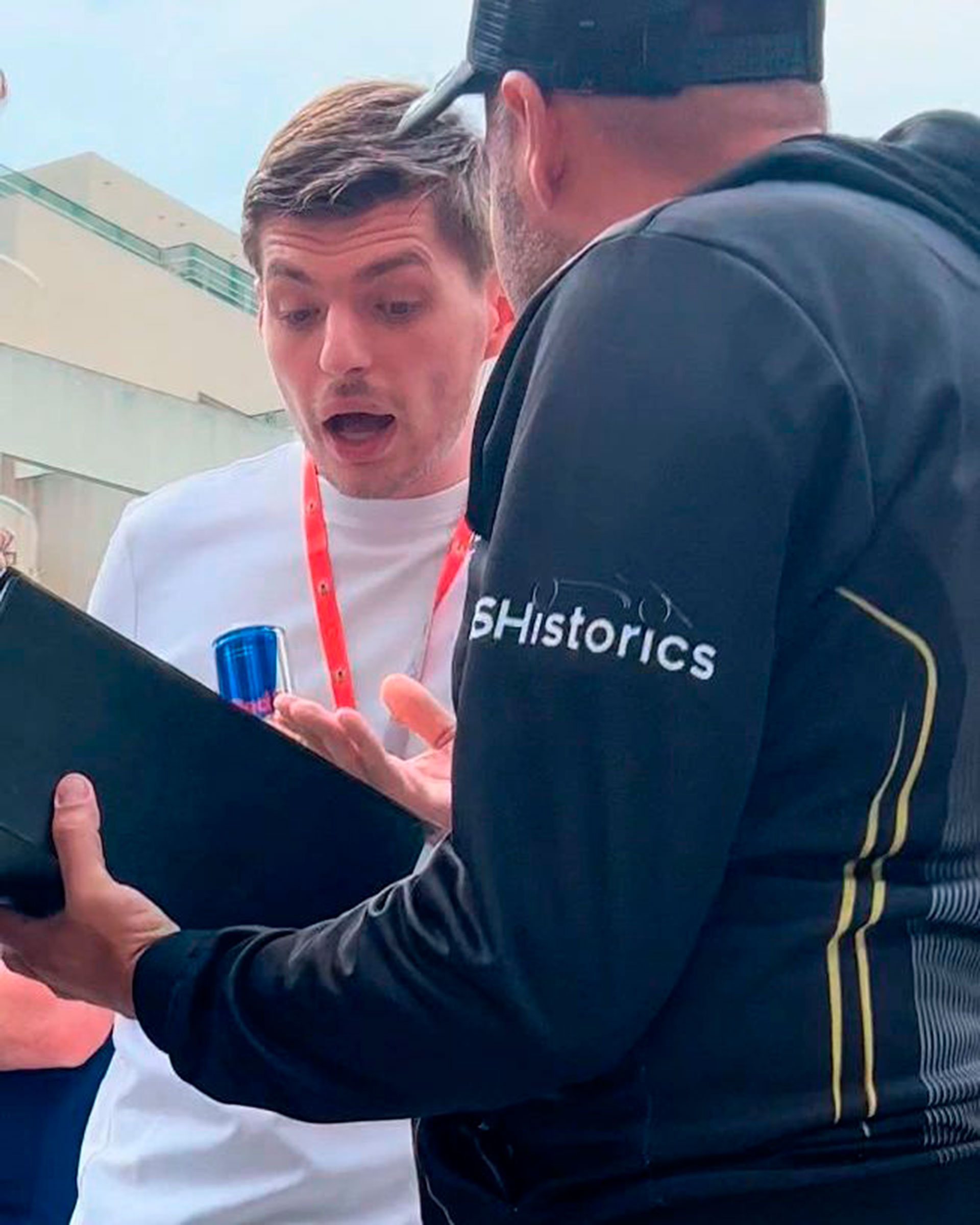 Las perlitas de Mónaco: la reacción de Verstappen al recibir una ofrenda de la Fundación Fangio y el choque de Leclerc con una Ferrari de Niki Lauda