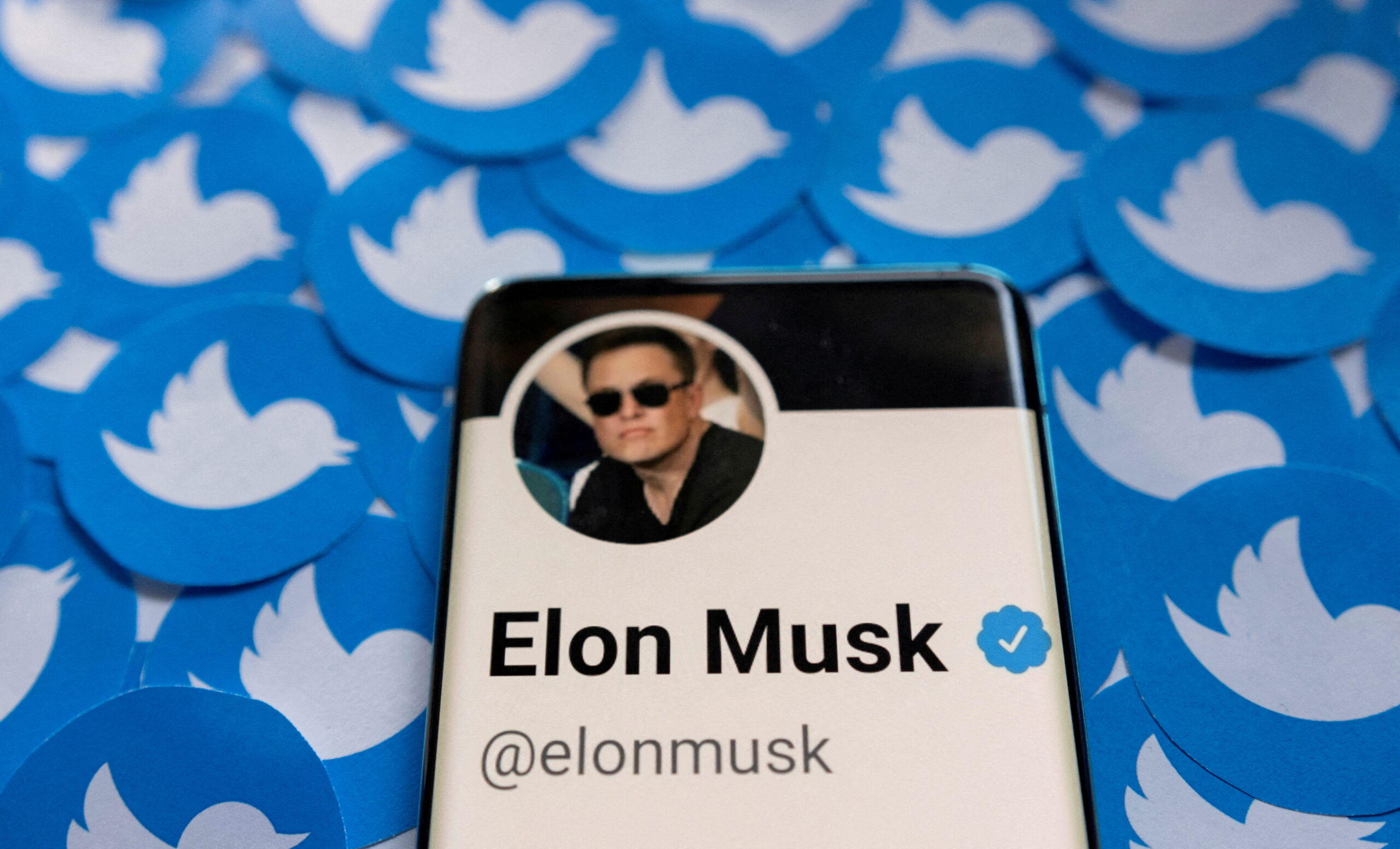 Elon Musk deja en suspenso el acuerdo de 44.000 millones de dólares por Twitter y las acciones se desploman