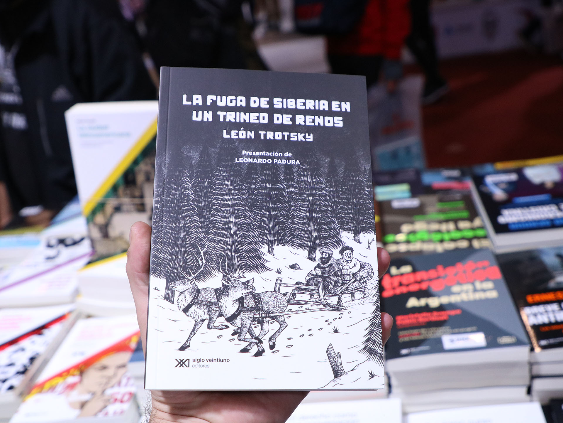 Trotsky se fugó de Siberia en un trineo y lo contó en un libro que ahora sale en castellano: aquí, el prólogo de Leonardo Padura