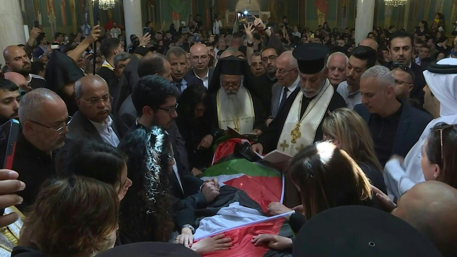 Masivo funeral de periodista palestina Shireen Abu Akleh en Jerusalén