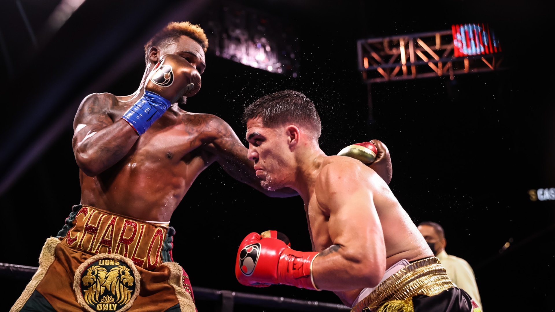 La tensa escena en la conferencia previa a la pelea de Brian Castaño ante Jermell Charlo y la advertencia del argentino