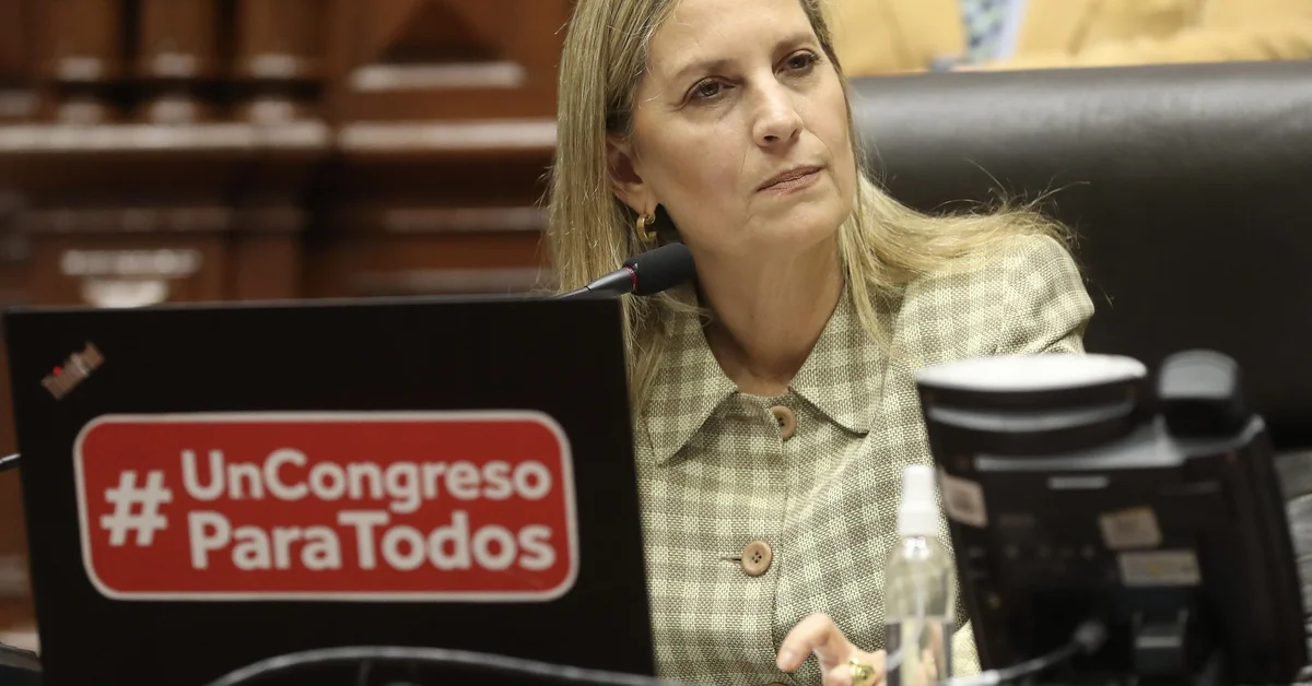 “Hay que tener paciencia”, el pedido de María del Carmen Alva a los periodistas que piden ingresar al Congreso