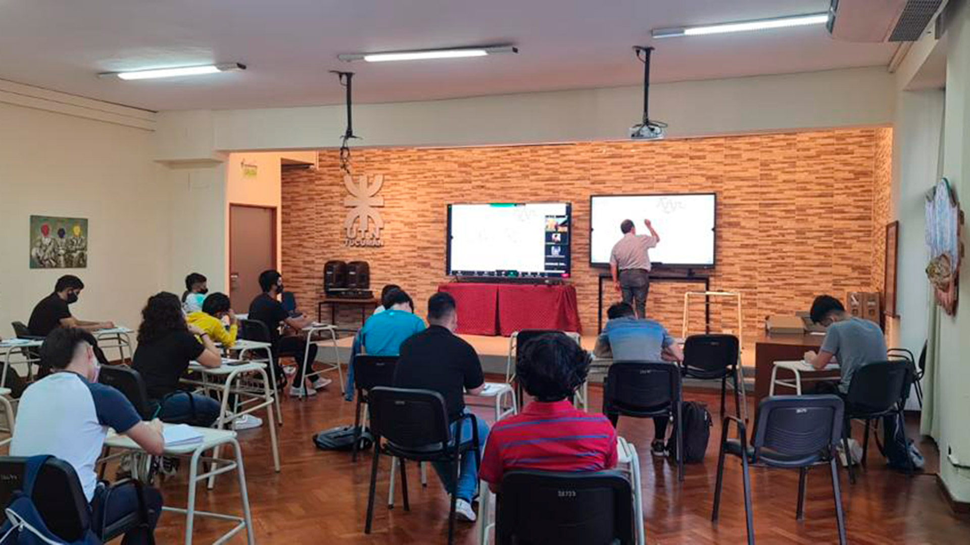 Aula híbrida: la alternativa que gana terreno en la educación de la pospandemia