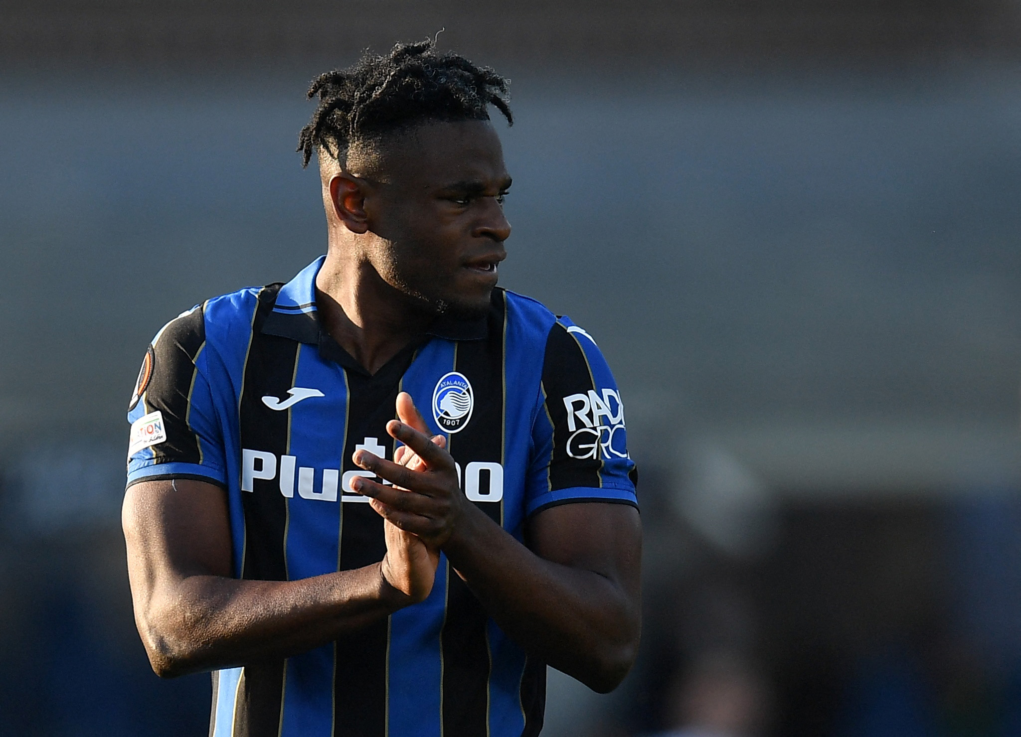 Duván Zapata cambiaría de equipo, pero no de colores