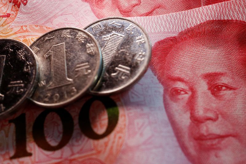 Los bancos de inversión recortan previsiones sobre el yuan tras las revisiones de abril