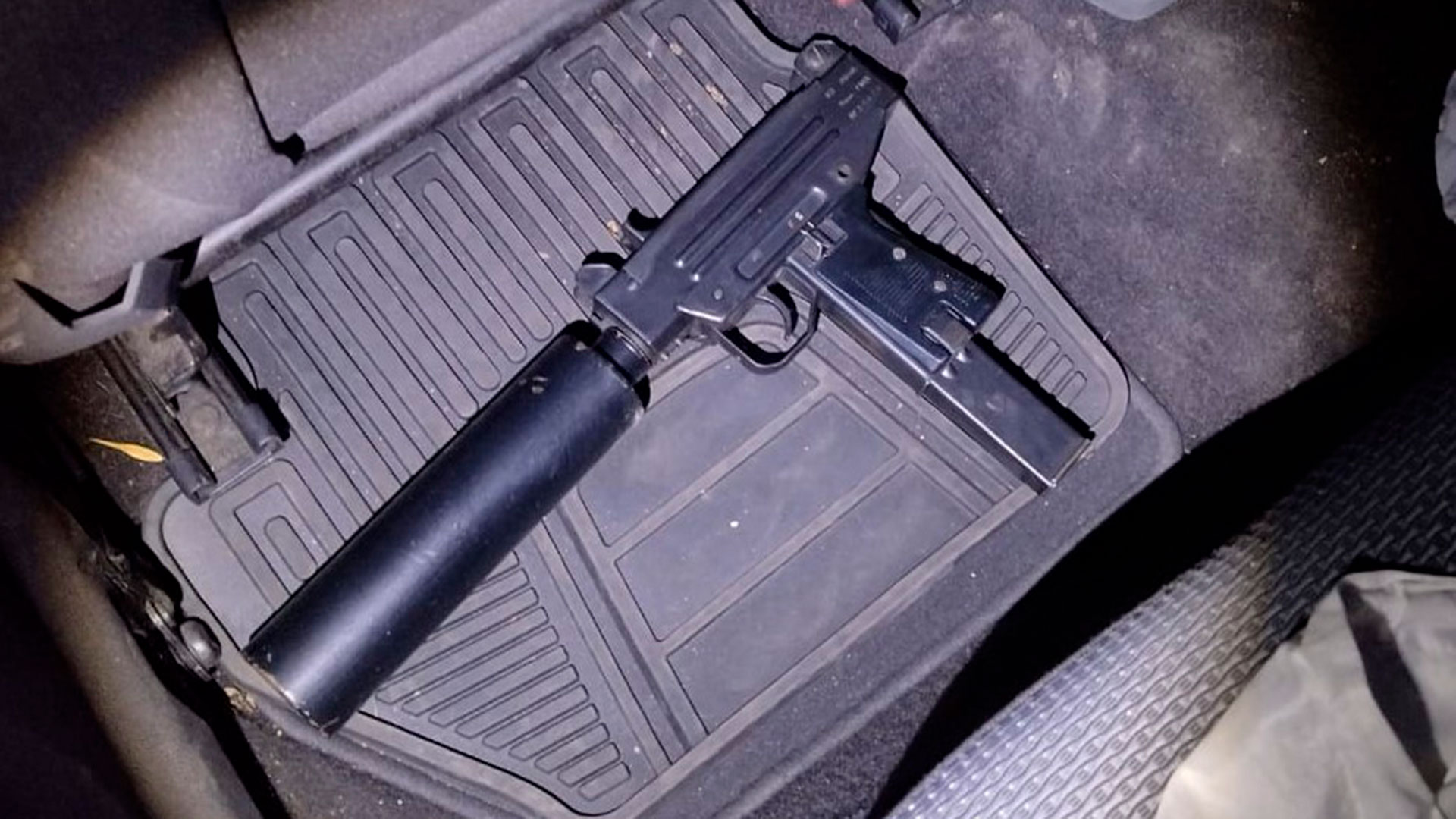 Rosario sangrienta: la Uzi con silenciador que usaron sicarios para matar de 19 tiros a un joven