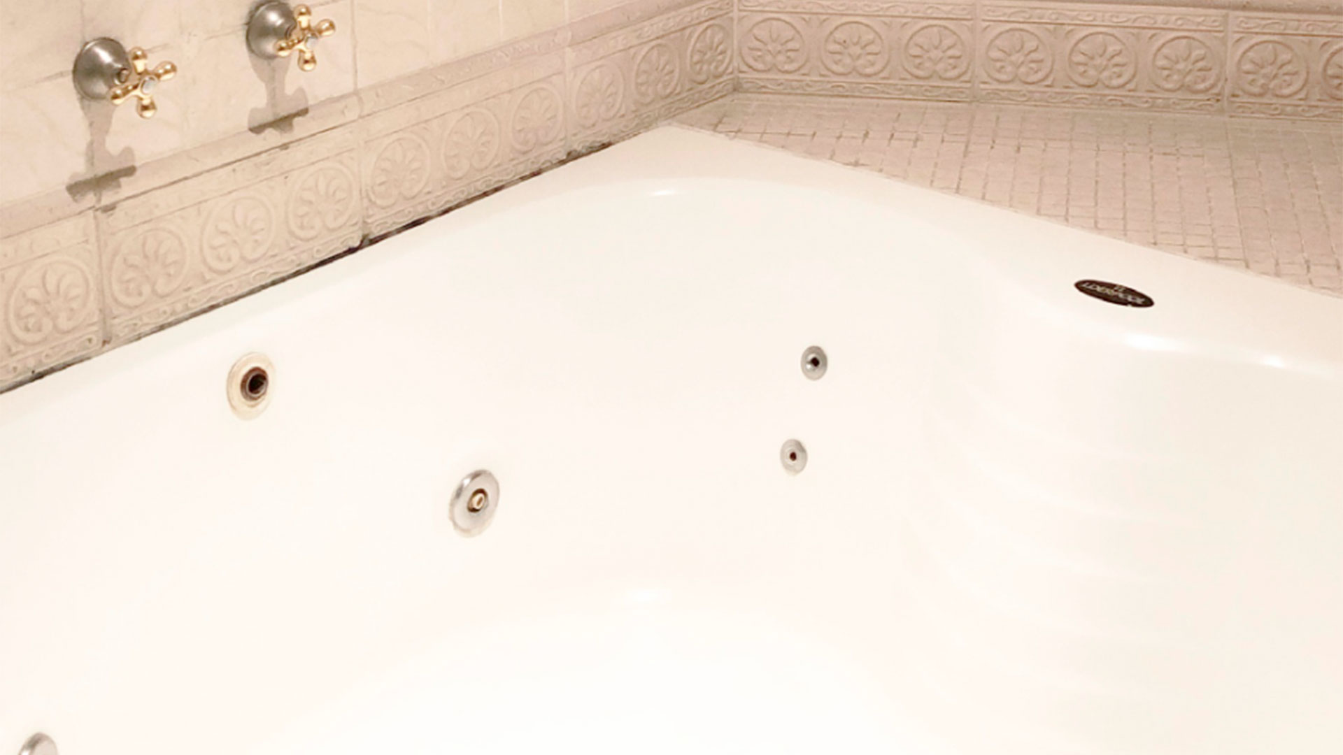 Muerte en el jacuzzi de un hotel de Rosario: imputaron por femicidio el novio de la víctima y quedó detenido