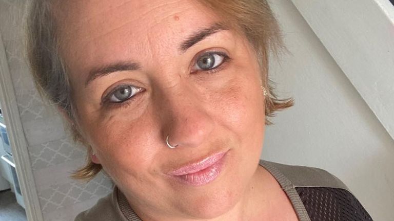 Una mamá pedófila que violó a una niña con dos hombres y compartió las fotos en internet fue condenada a cadena perpetua