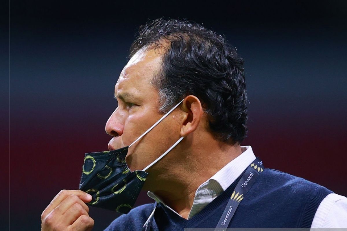 Juan Reynoso y la dura crítica a los hinchas del Cruz Azul tras caída: “No reconocen el esfuerzo”