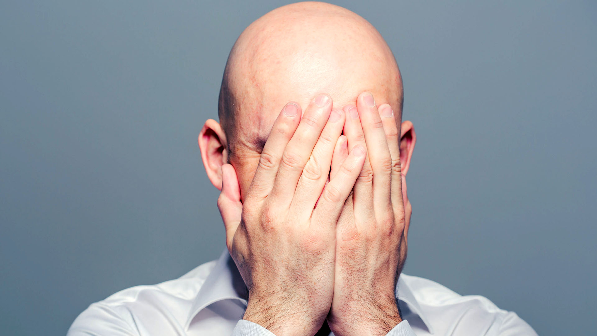 Un tribunal inglés dictaminó que llamar a un hombre “calvo” es acoso sexual