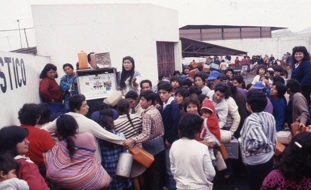 “Que Dios nos ayude”: negocios cerrados, largas colas en los centros de abastos y aprender a endulzar alimentos con toffee, así fue el año del ‘fujishock’