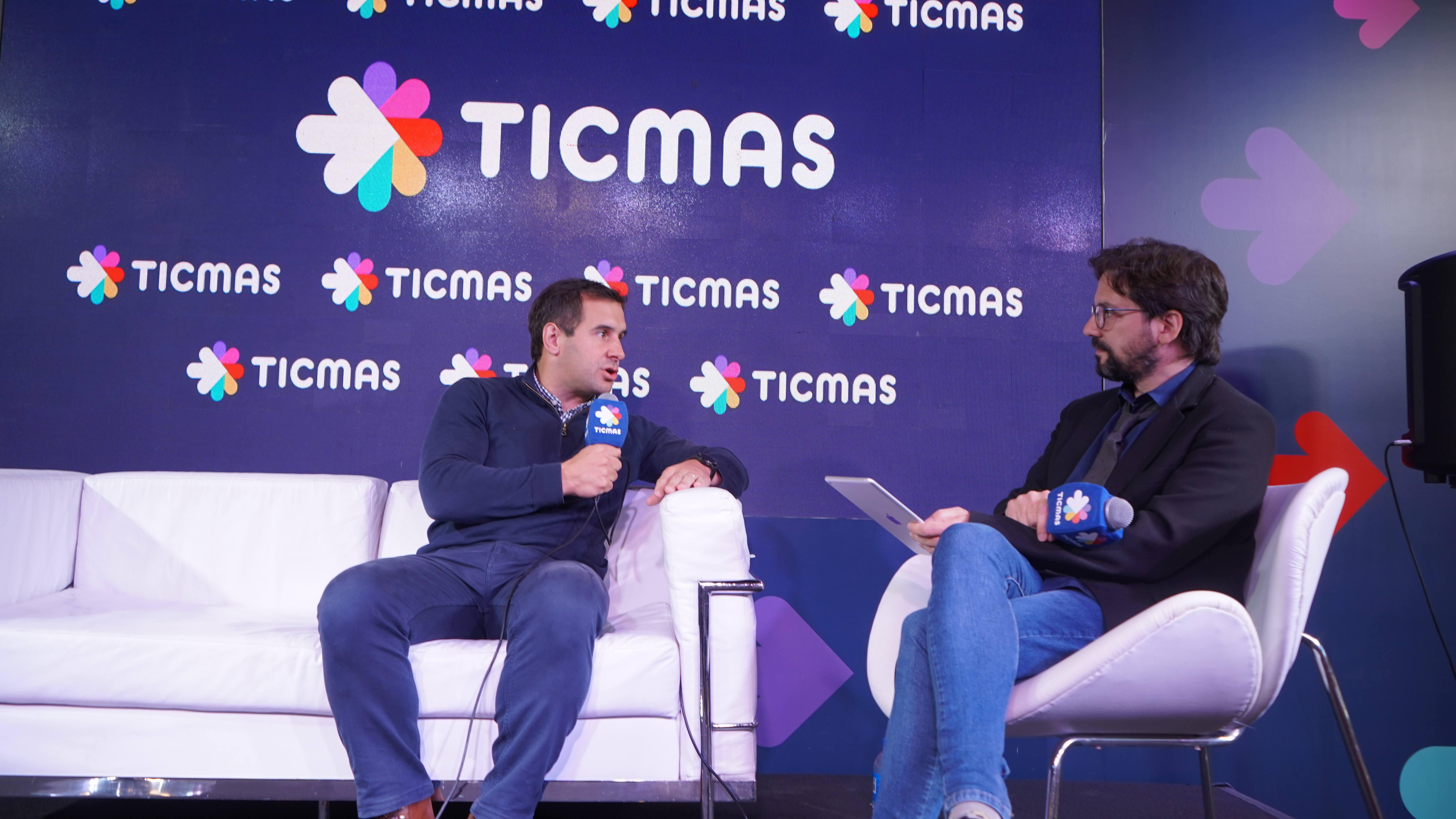Agustín Porres en el auditorio de Ticmas en la Feria del Libro