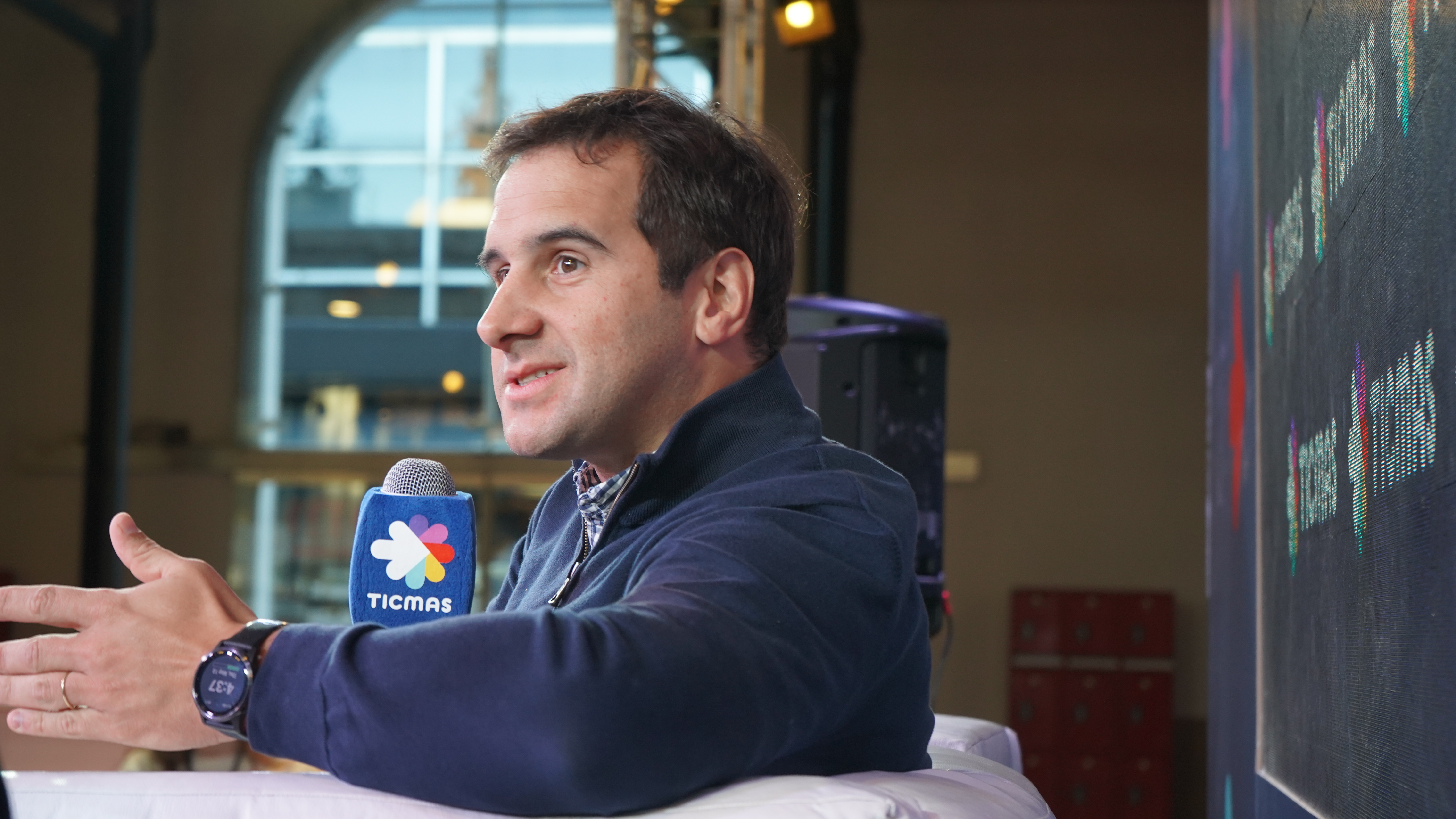 Agustín Porres en el auditorio de Ticmas en la Feria del Libro