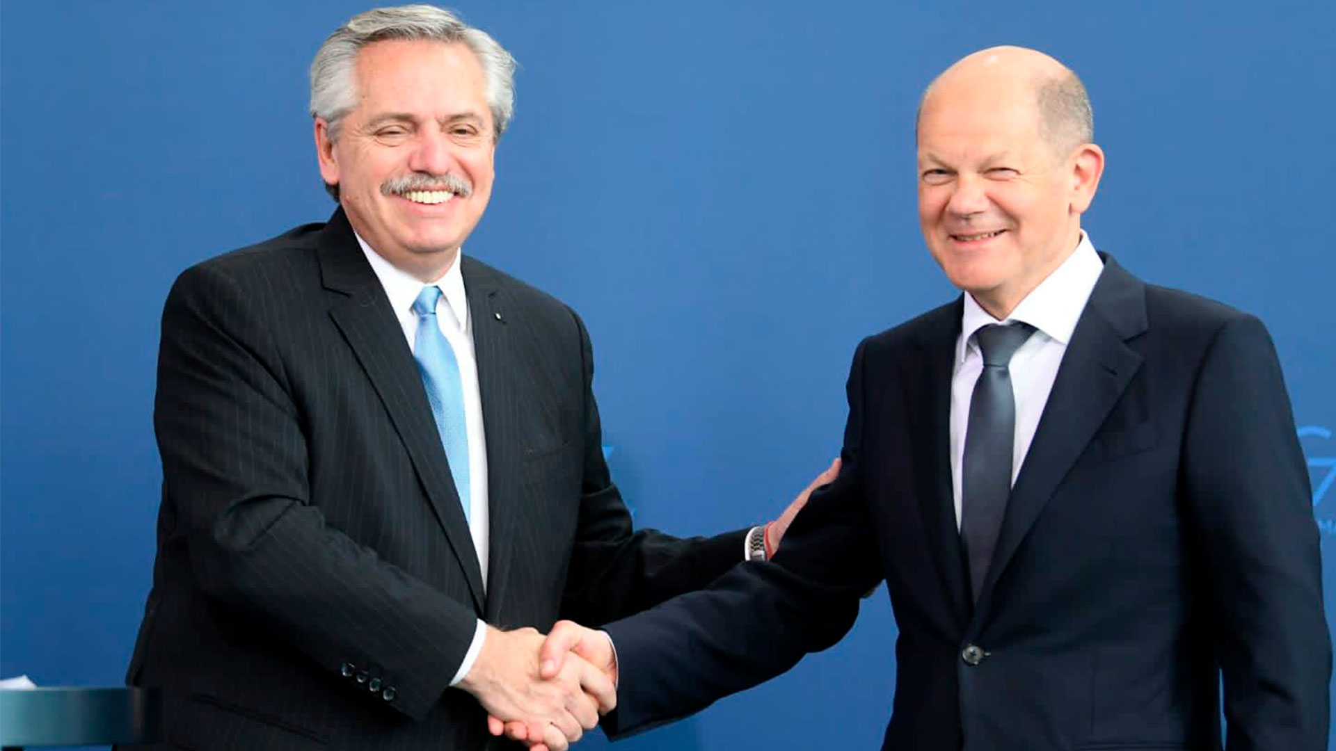 El presidente argentino junto al canciller alemán Olaf Scholz