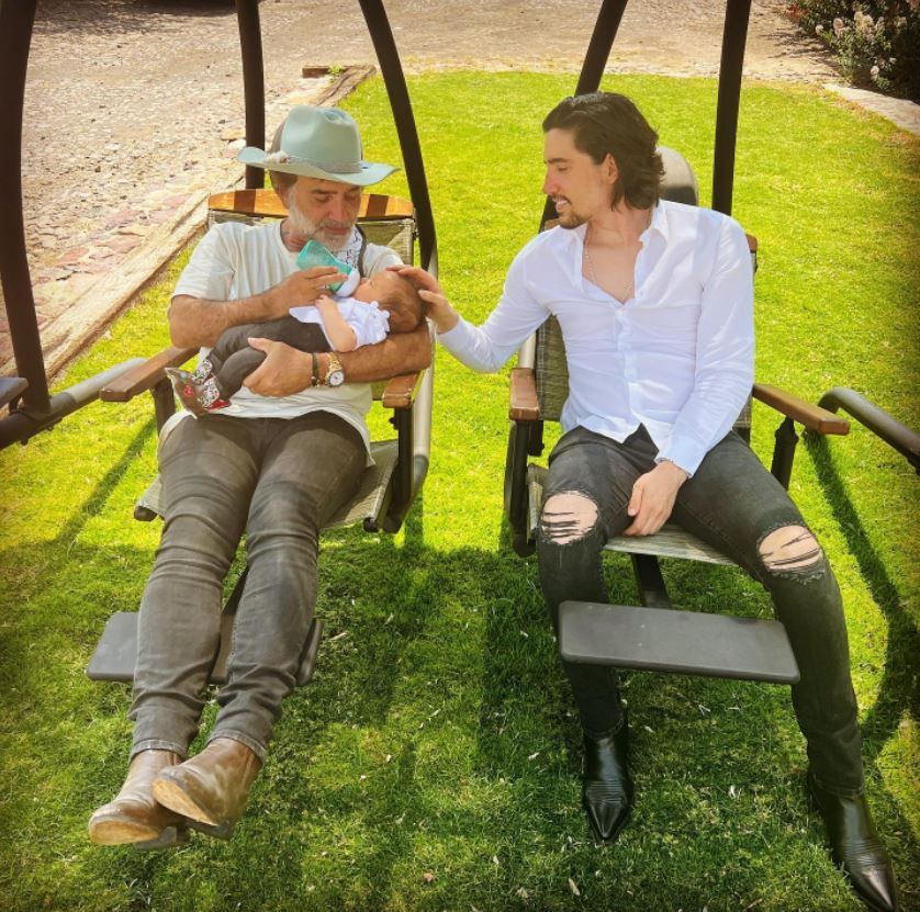 La foto se inundó con mensajes de cariño. (Foto: @alexfernandez.g/Instagram)