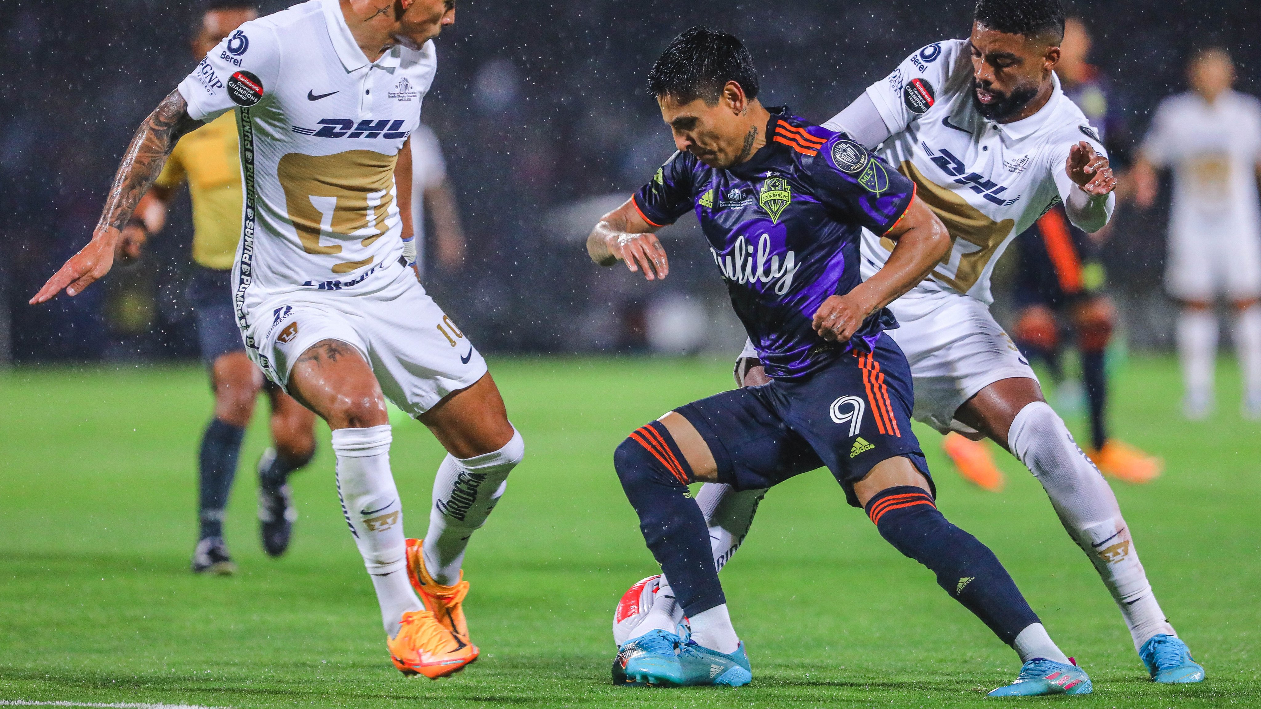 Raúl Ruidíaz en acción con Seattle Sounders ante Pumas por la ida de la Concachampions 2022. | Foto: @SoundersFC
