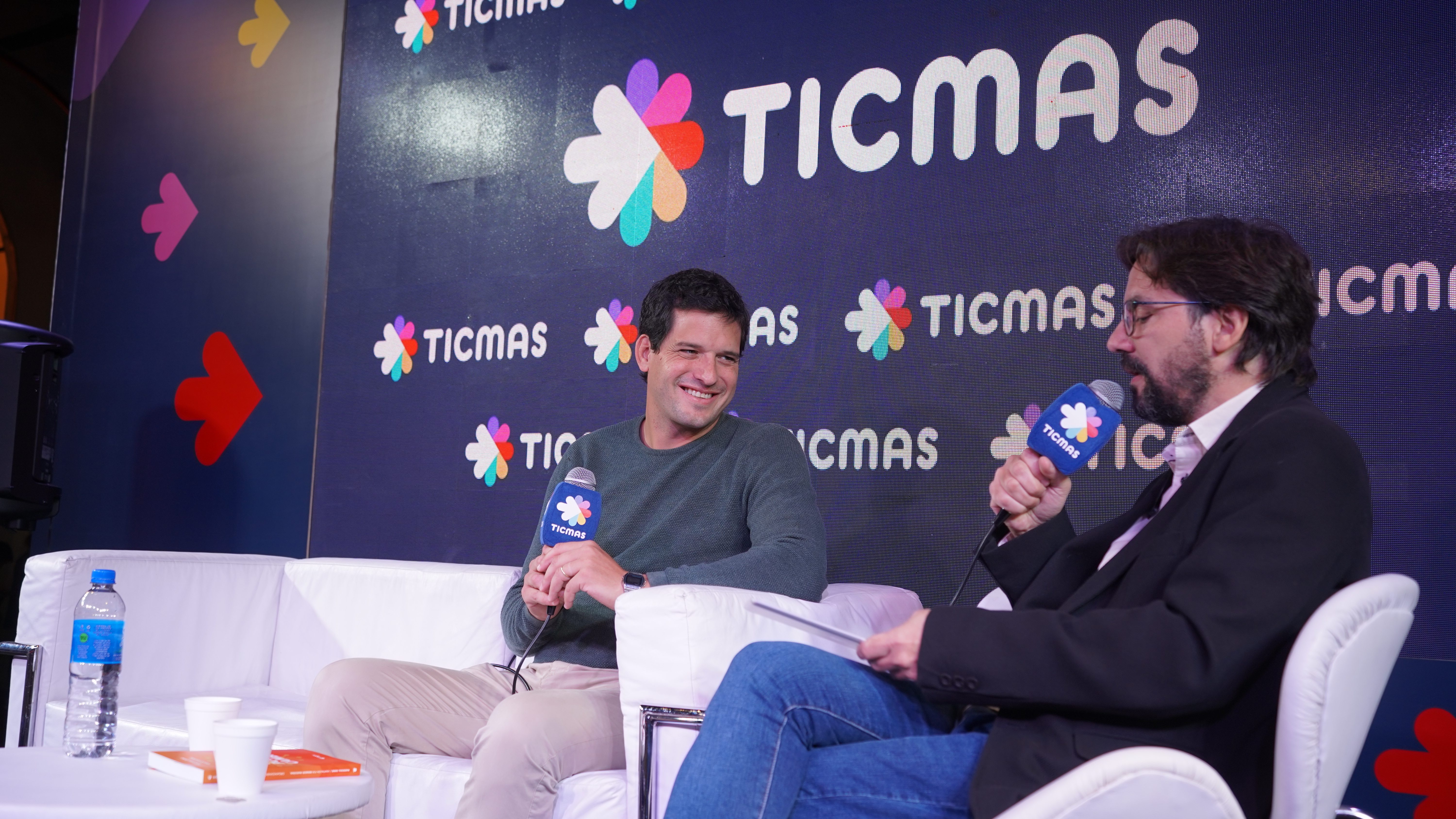 Ignacio Ibarzábal, de Argentinos por la Educación, en el auditorio de Ticmas en la Feria del Libro