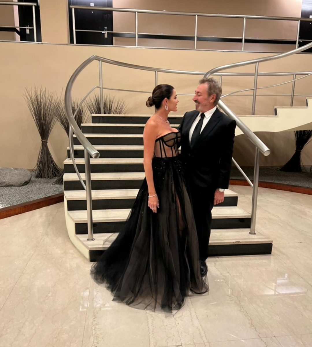 Pamela David y Daniel Vila en la gala de los Martín Fierro 2022