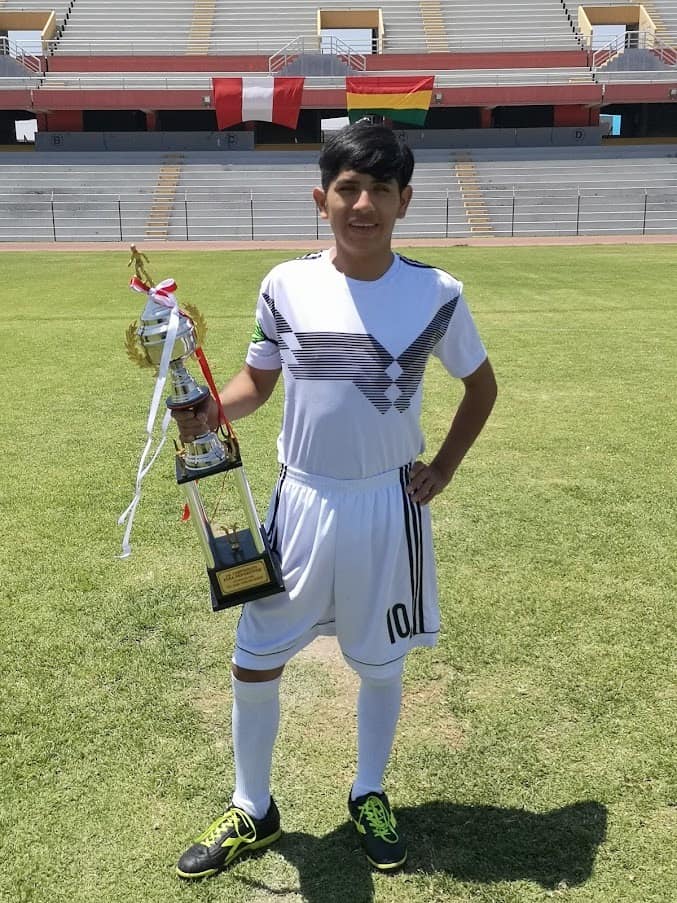 La primera vez que jugó fútbol para ciegos fue en el 2015 en el colegio Luis Braille de Comas. Foto: Fortaleza.