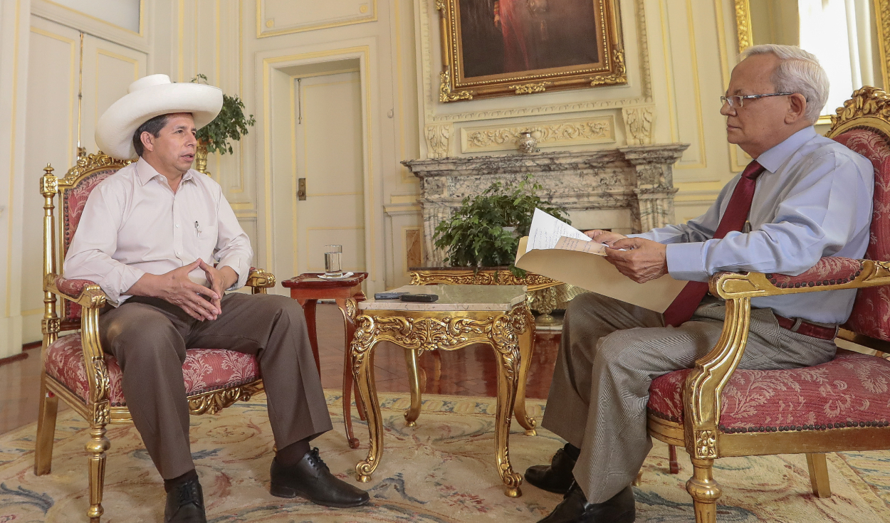 “Hoy somos un protectorado de la calamidad. Somos, antes que nada, un país de informales, de evasores, de criollazos jaraneros", escribió Hildebrandt en su columna de este viernes.