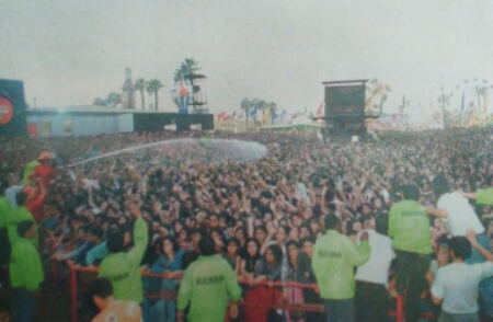 El concierto de Servando y Florentino se llenó desde el mediodía del 5 de agosto de 1997. Foto: Rincón Anacrónico